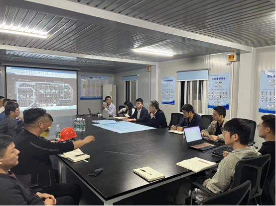 集团领导调研凤鸣雅苑项目建设情况